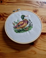 Tamborek z Precyzyjnym Haftem Kaczki, Unikatowa Ozdoba Ścienna, 16cm