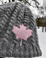 Czapka zimowa Canada Snow Szara Wełna 80% polar od środka, splot warkocze