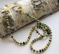 Długie korale z serpentynitu