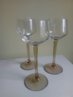 STARE KIELISZKI DO WINA SECESJA WYSOKIE MIODOWA NÓŻKA 19 cm komplet 3 szt