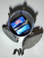 skrytka do zakopania w ziemi kapsuła czasu sejf