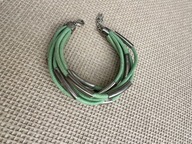 sznurkowa zielona bransoletka z elementami w kolorze srebra