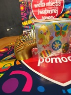 Sprężyna drukowana w drukarce 3d przez Tomasza Poznańskiego oraz naklejki