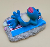 Żaba żabcia żabka leżąca na ręczniku figurka sygnowana NICI kolekcjonerska