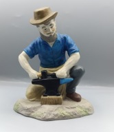 Pracujący kowal - figurka z biskwitowej porcelany 17cm - kolekcjonerska