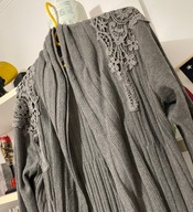 H CHANGES DŁUGI SZARY CIENKI SWETER Z KORONKAMI