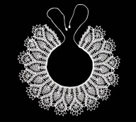 KOŁNIERZYK - szydełkowy, wewnętrzna krawędź 47cm, szerokość 10cm