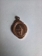 Medalik stary w kolorze złotym Matka Boska z dzieciątkiem oraz Jezus