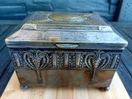 DUŻA CUKIERNICA SKRZYNKOWA BRACIA HENNEBERG WARSZAWA XIXw - BOGATO ZDOBIONA