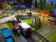 Suwnica Bramowa z Dźwigiem Oświetlona Ledami w H0