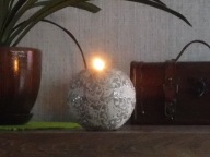 Świecznik lampion kula na tilajty biało-szary