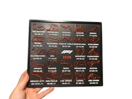 Kalendarz F1 na sezon 2026 ze stojakiem