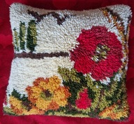 Poduszka latch-hook Kwiaty i cyprysy