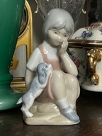 PORCEVAL VALENCIA SPAIN SZKLIWIONA FIGURKA DZIEWCZYNKA Z PSEM PIESEK - 17CM