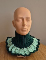 Jasnozielony golfik, otulacz na szyję zamiast szalika - HANDMADE