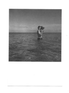 Pocztówka - Reporter z kamerą filmową w morzu ...