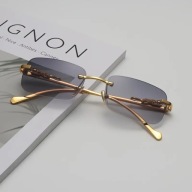 Okulary Vintage z Kwadratową Ramką i Podwójnym Mostkiem – Old Money