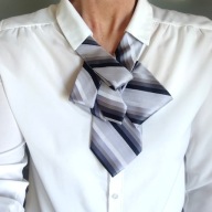 Damski krawat wiązany