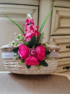 Koszyk wielkanocny biały zdobiony kwiatami