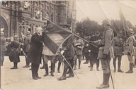 PREZYDENT FRANCJI PINCARE ODDAJE HOŁD FLADZE FRANCUSKIEJ