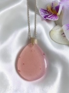 Naszyjnik z żywicy pudrowy róż wisiorek biżuteria damska DELIKATNY handmade