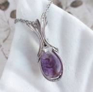 Mały wisiorek z ametystem, srebrna stal chirurgiczna, kamień naturalny