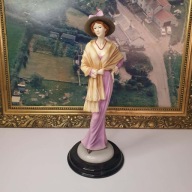 Elegancka figurka 31 cm – The Leonardo Collection – kobieta w kapeluszu