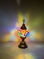 Lampa stołowa w kolorze mozaiki, zdobiona motywami tureckimi.