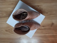 Beżowe, zamszowe botki, R. 39, j. Now