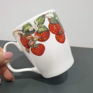 Duży kubek porcelanowy DATA Fine Bone China truskawki England