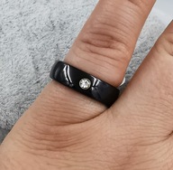 63577 Pierścionek ceramiczny czarny z cyrkonią średnica 19 mm