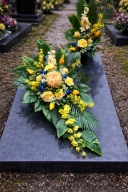 Zestaw komplet na grób cmentarz wiązanka bukiet stroik wiosenny tulipany