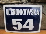 Stara emaliowana tablica z numerem domu i ulicą