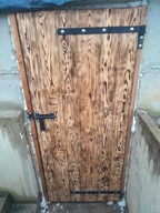Drzwi drewniane do spiżarni piwniczki komórki drewutni itp..