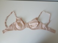 Śliczny markowy Triumpf Body Make-Up 70E