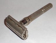 Stara metalowa maszynka do golenia (GILLETTE ? ) .