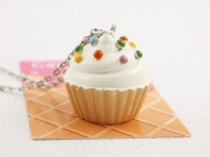 Candy Cult wisiorek CUPCAKE słodki babeczka CC17