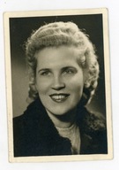 NOWY SĄCZ - PORTRET KOBIETY W ATELIE