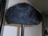 WEŁNIANY BERET Z ANGORY ROZM.M/L