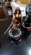 Figurka WONDER WOMAN na cokole ok 20 cm