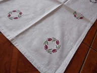 Obrus z haftem krzyzykowym