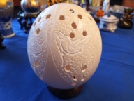 Strusie jajo rzeźbione