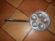STARA ALUMINIOWA PATELNIA DO JAJEK SADZONYCH