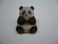 METALOWA EMALIOWANA PIN PRZYPINKA MIŚ PANDA