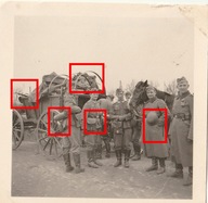 298N ŻOŁNIERZE TRANSPORT SPRZĘTU HEŁM KARABIN BAGNET 1941 NIEMCY RZESZA