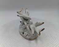 Dwie jaskółki całujące się na huśtawce śliczna porcelanowa figurka złocona