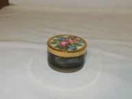 STARA POZYTYWKA Z HAFTOWANYMI KWIATAMI