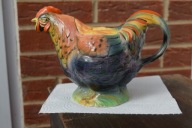 Dzbanek w kształcie kury.