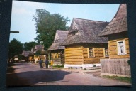 CHOCHOŁÓW GŁÓWNA ULICZKA Z ZABYTKOWYM BUDOWNICTWEM GÓRALSKIM