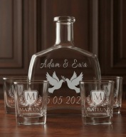 Zestaw butelka Karafka z korkiem + 4 szklanki TWÓJ GRAWER – Prezent